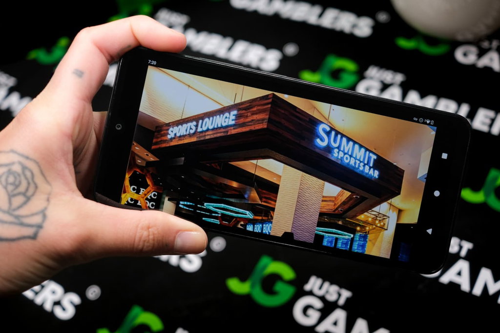 Photo of Emerald Queens Casino sportsbook lounge powered by BetMGM sportsbook WA.