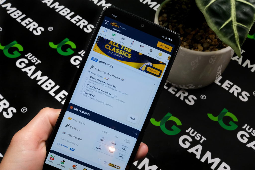 Photo of BetRivers DE Harrington sportsbook landing page.