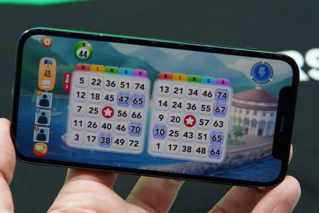 Photo of Patrik Lidin holding the Bingo Blitz site to show it looks