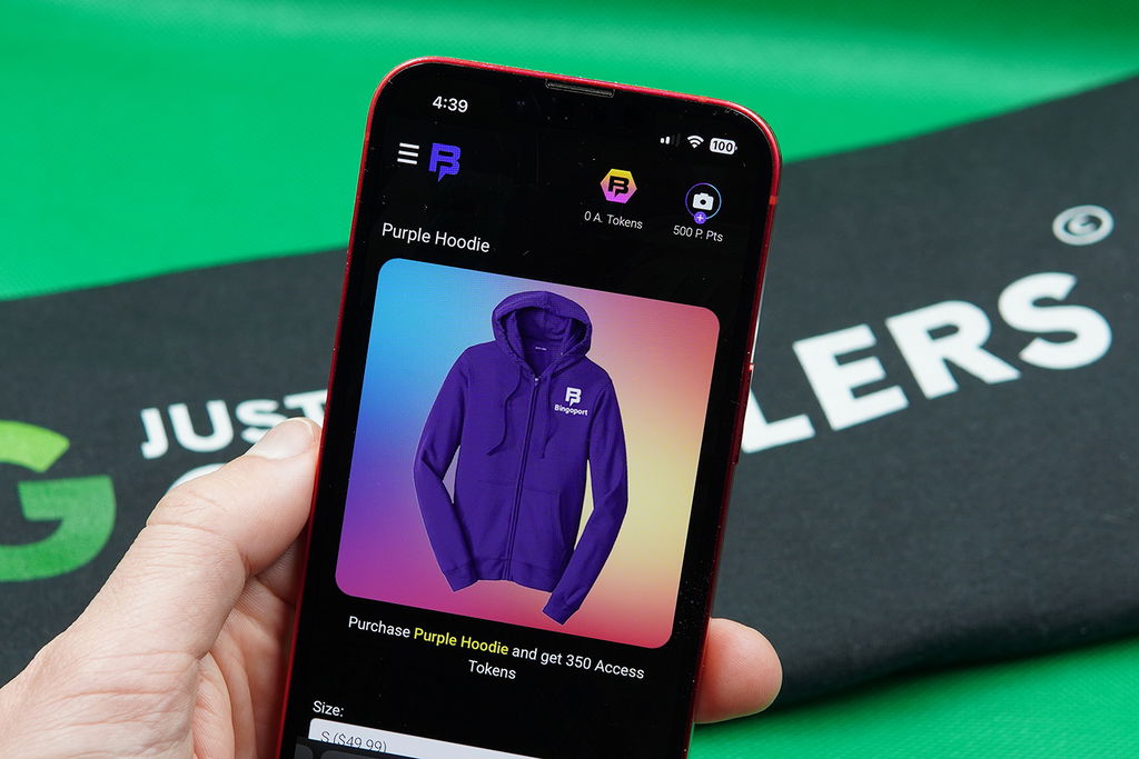 Patrik Lidin holding an iPhone showing purchase offers on Bingoport.