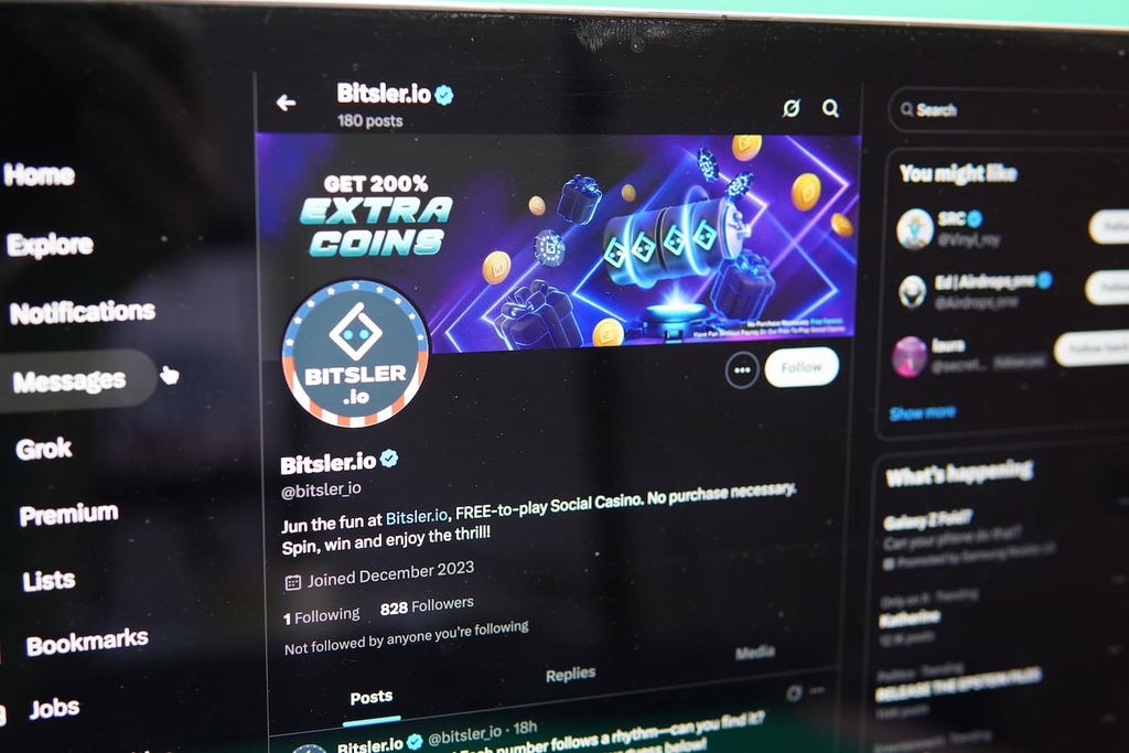 Patrik Lidin holding an iPhone with the Bitsler.io casino social media X page loaded on the webpage.