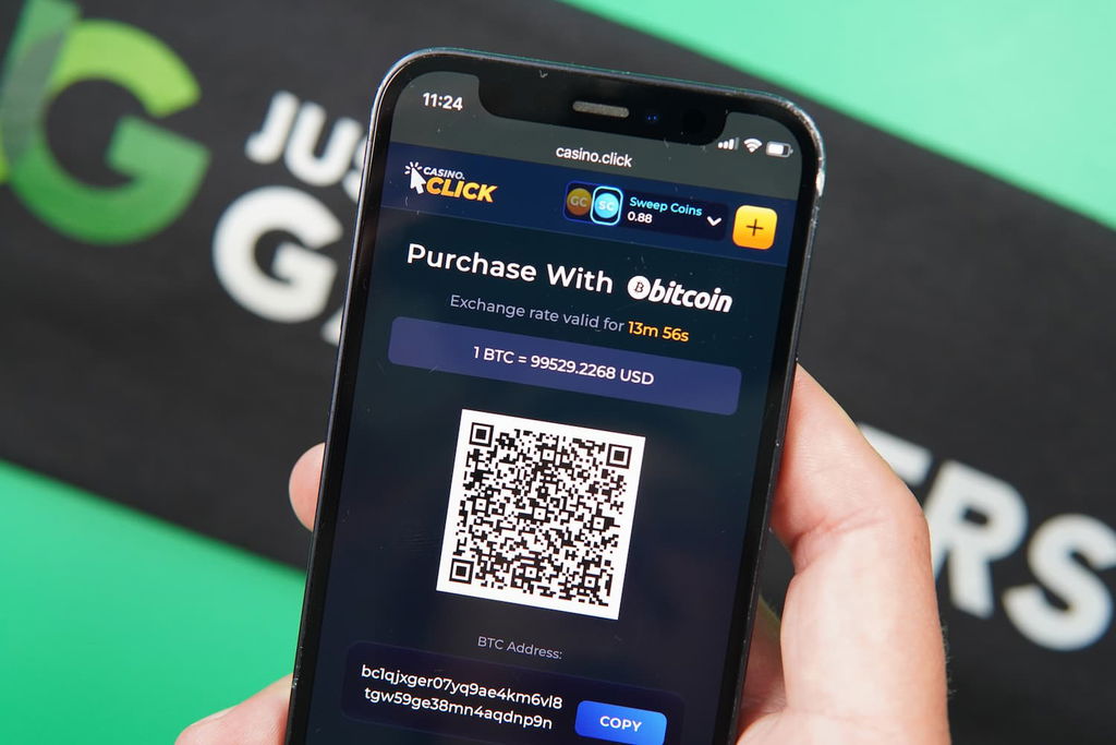Patrik Lidin holding an iPhone with the Casino Click casino crypto purchases page loaded on the webpage.