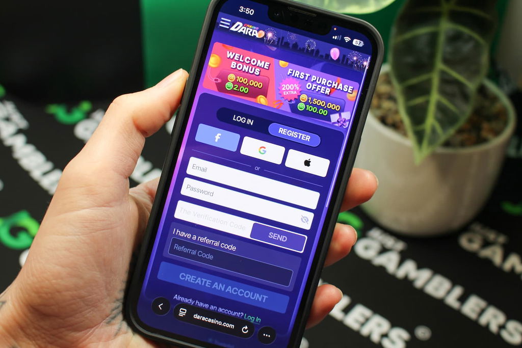 Angela Zillich holding an iPhone with the Dara casino registration page loaded on the webpage.