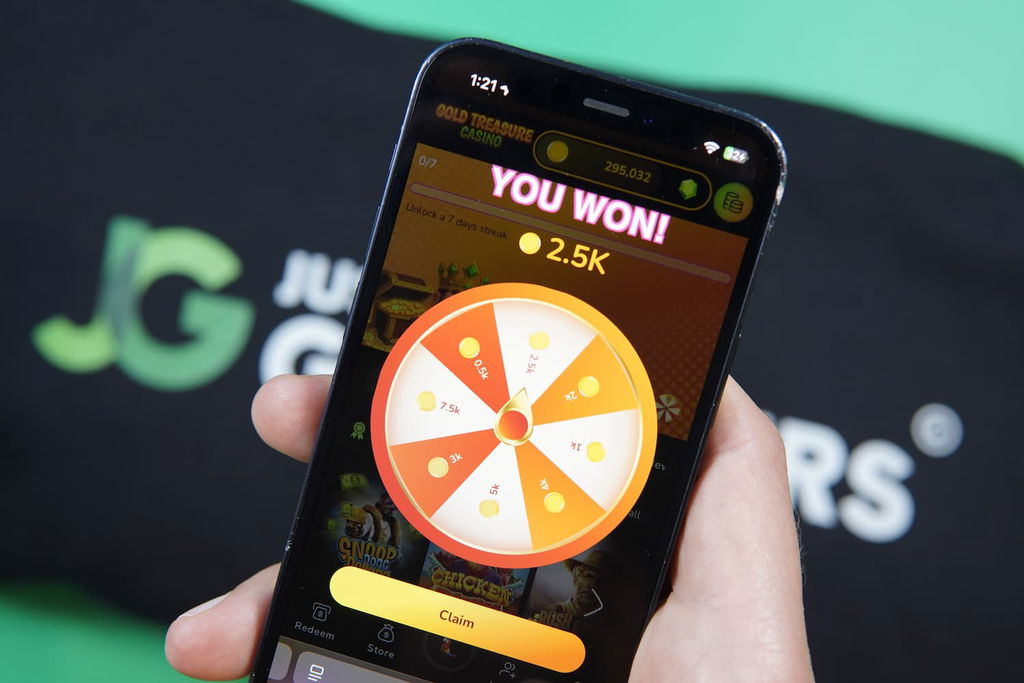 Photo example of prize wheel style daily login bonus.