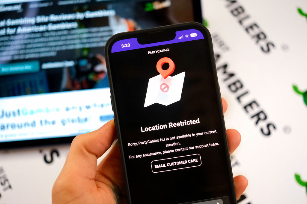 Photo highlighting geolocation recognition.