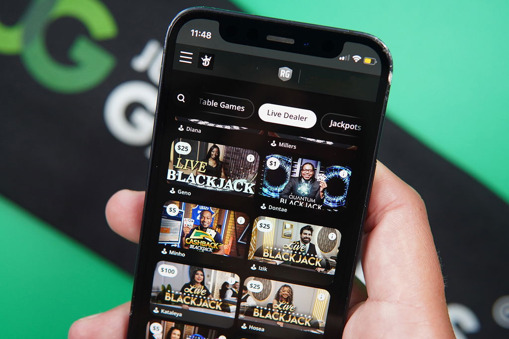 Photo of Patrik Lidin holding an i Phone with online live casino DraftKings showing.