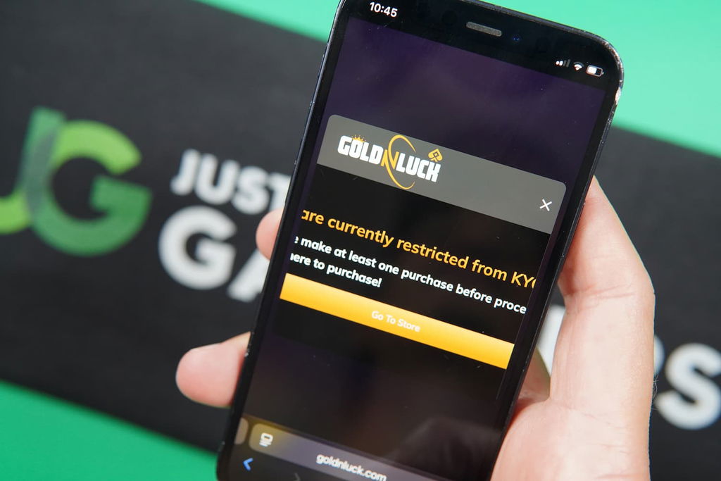 Patrik Lidin holding an iPhone with the GoldNLuck casino KYC page loaded on the webpage.