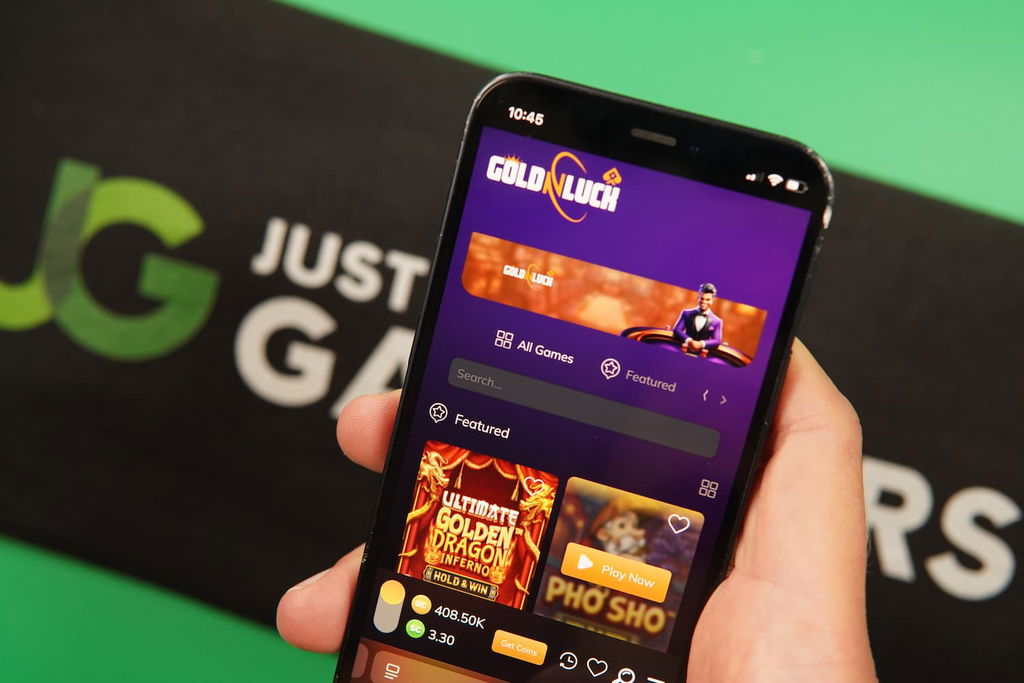 Patrik Lidin holding an iPhone with the GoldNLuck casino landing page loaded on the webpage.