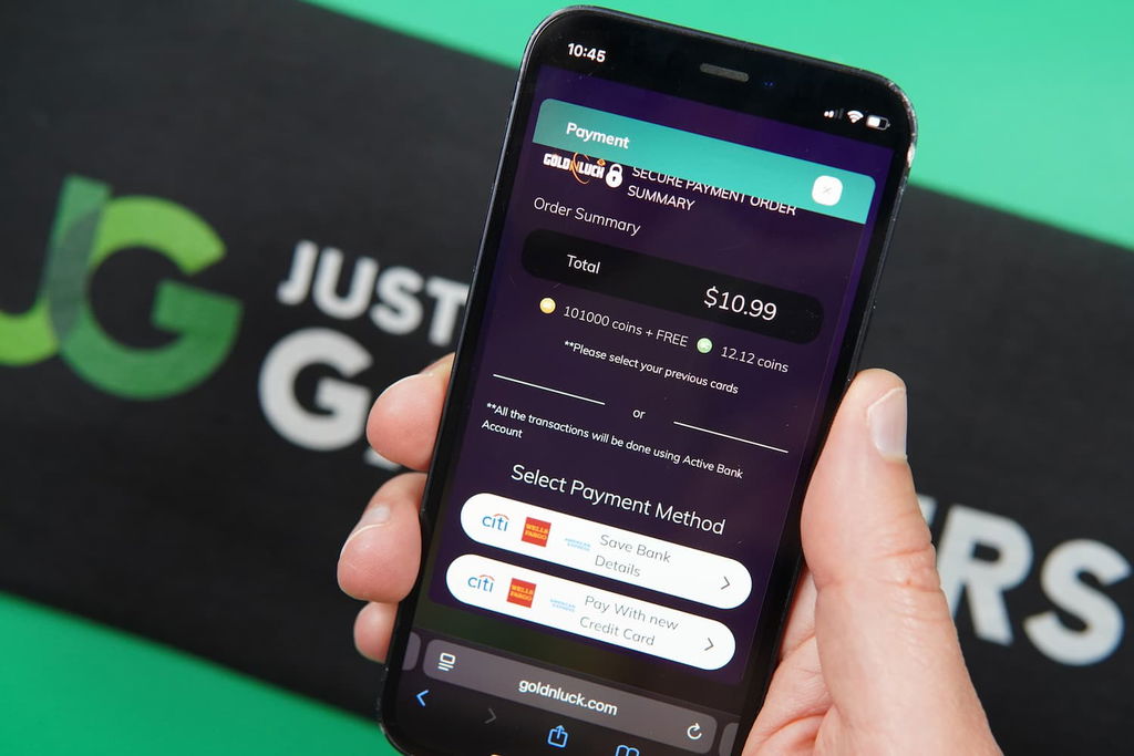 Patrik Lidin holding an iPhone with the GoldNLuck casino payments page loaded on the webpage.