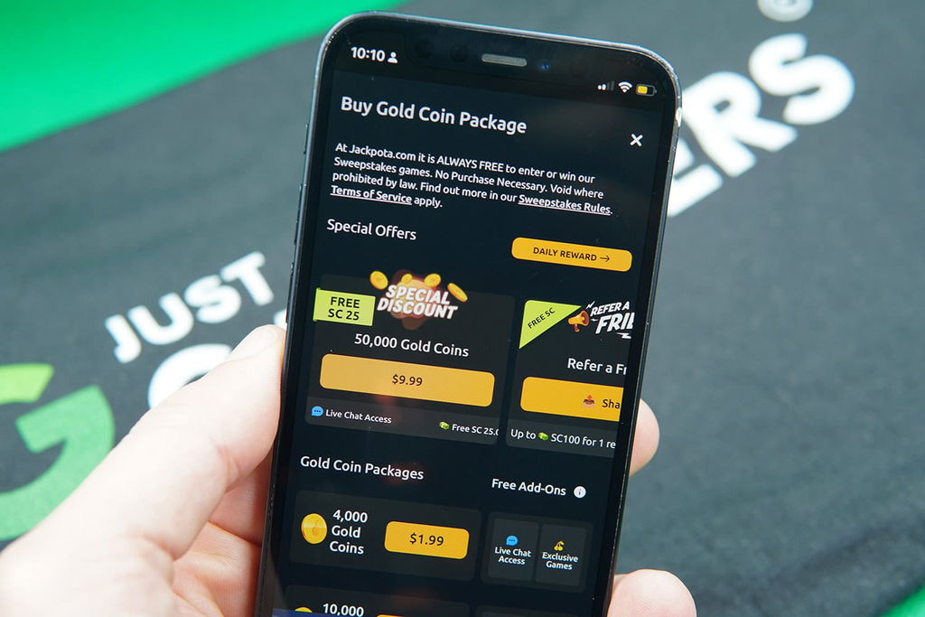 Patrik Lidin holding an iPhone showing offers for Jackpota coin packages.