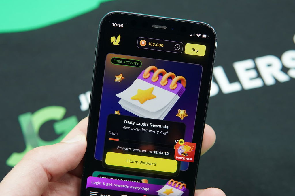 Patrik Lidin holding an iPhone with the JackpotRabbit casino Promotions Page loaded on the webpage.