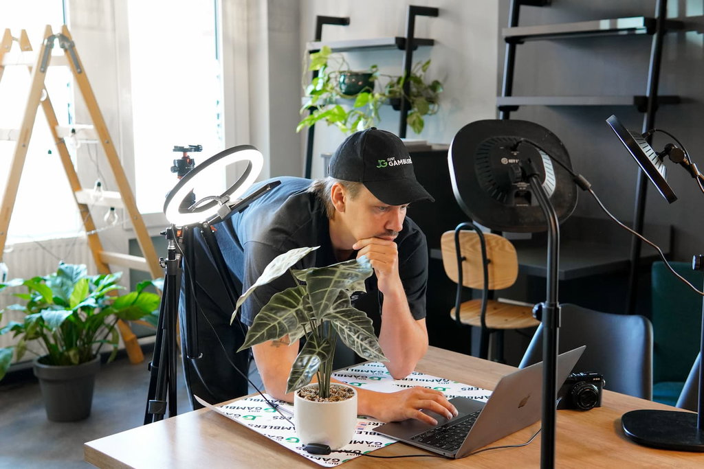 Photo of Patrik Lidin working behind the scenes with Ohio sports betting sites.