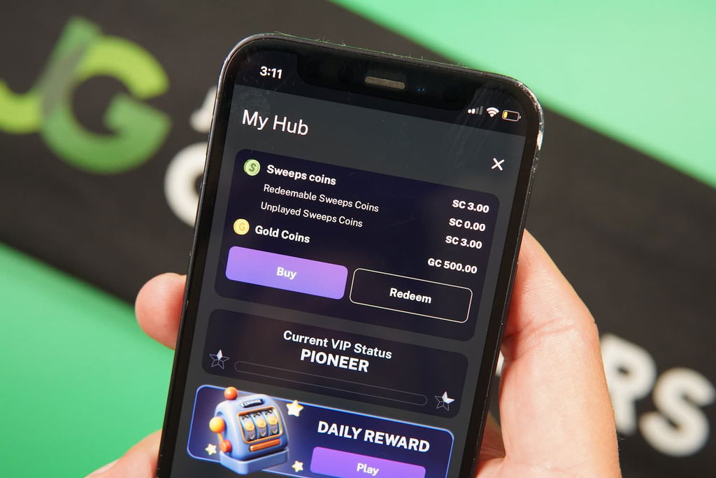 Patrik Lidin holding an iPhone with the Legendz casino promotions page loaded on the webpage.
