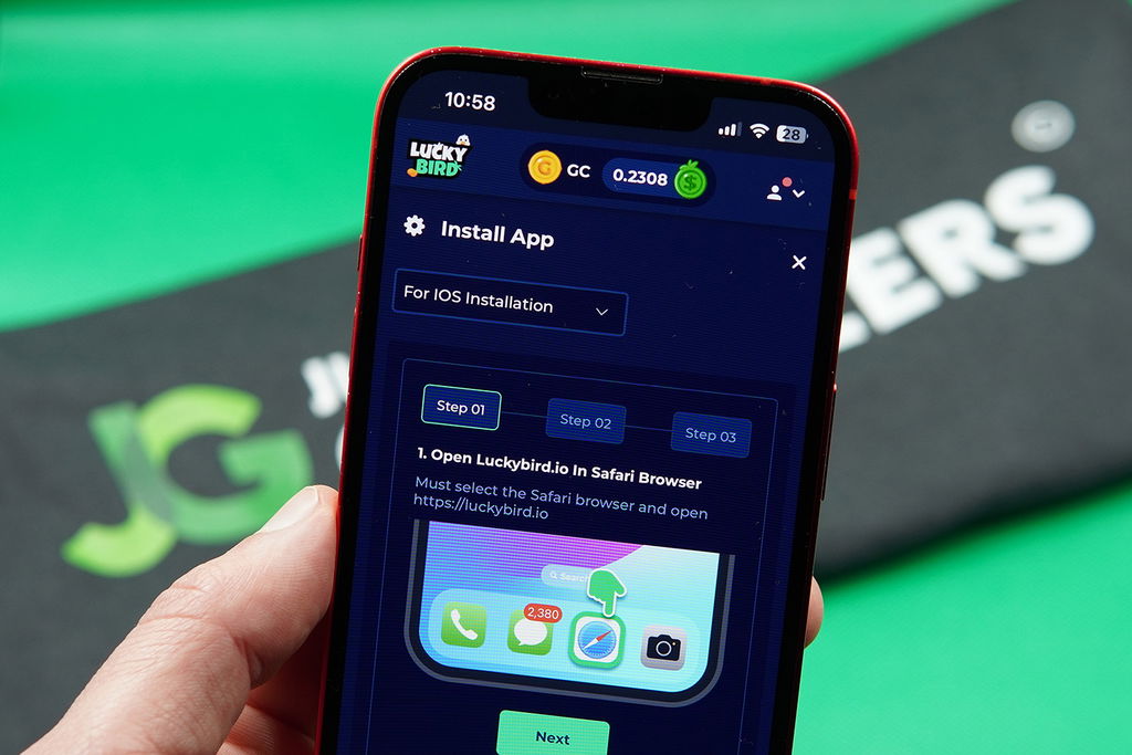 Patrik Lidin holding an iphone showing the iOS app download page of LuckyBird.io.