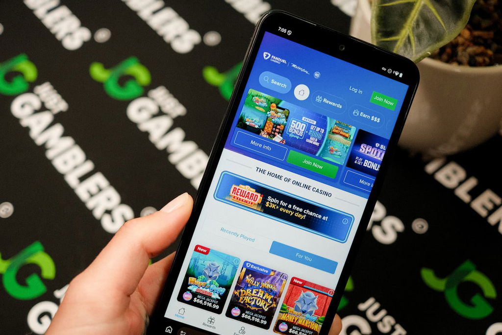 Photo of the FanDuel MI online casino on iPhone.