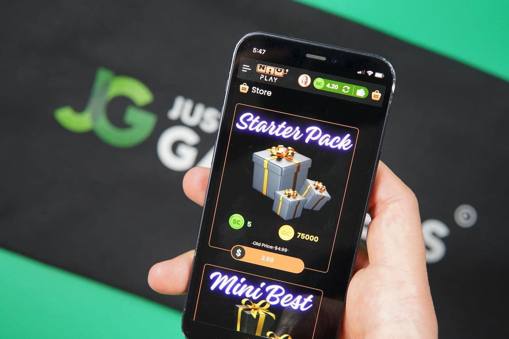 Patrik Lidin holding an iPhone with the Nioplay casino purchases page loaded on the webpage.