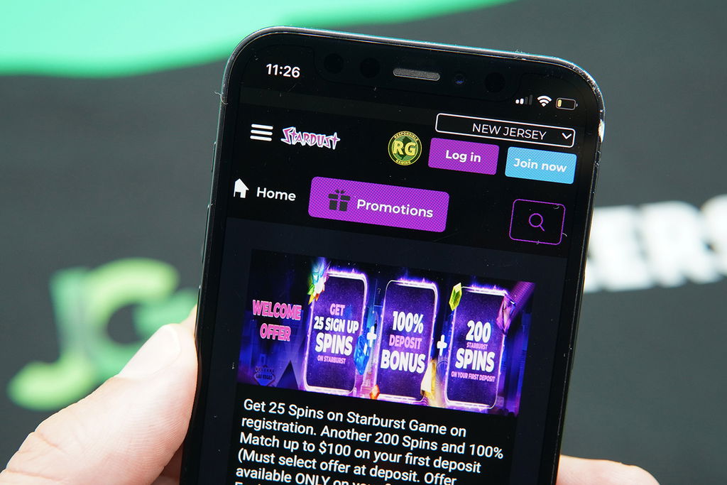 Photo of Patrik Lidin holding the Stardust NJ site with a no deposit bonus showing.