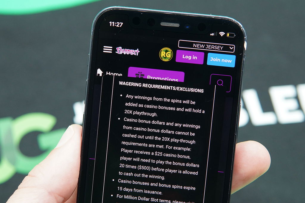 Photo of Patrik Lidin showing terms of Stardust NJ no deposit bonus.