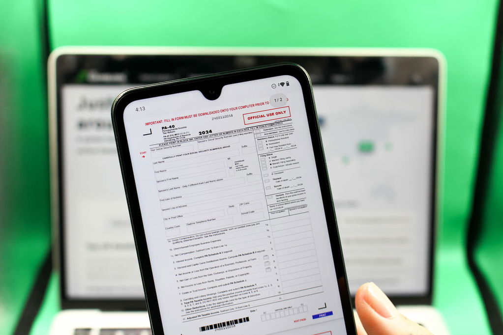 Pennsylvania online gambling tax guide: photo of the PA-1040 tax form.