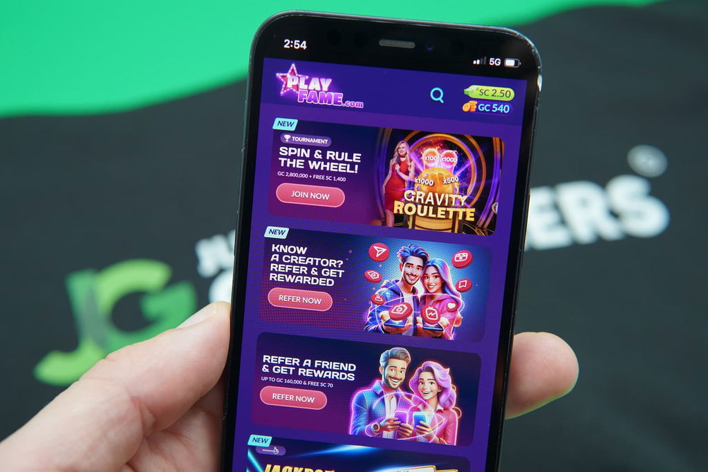 Patrik Lidin holding an iPhone with the PlayFame promotions page loaded on the webpage.