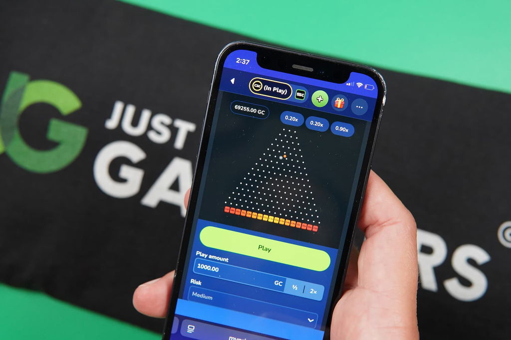 Photo of Patrik Lidin holding an iPhone showing a Plinko game.