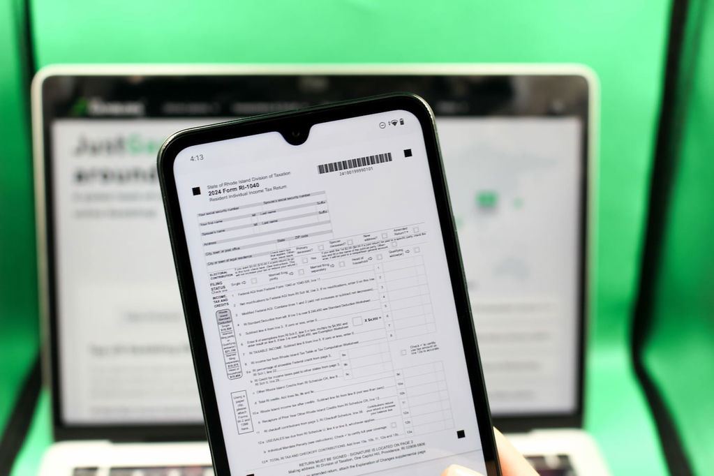 Rhode Island online gambling tax guide: photo of the RI-1040 tax form.