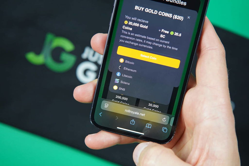 Patrik Lidin holding an iPhone with the Roll Royale casino crypto payments page loaded on the webpage.