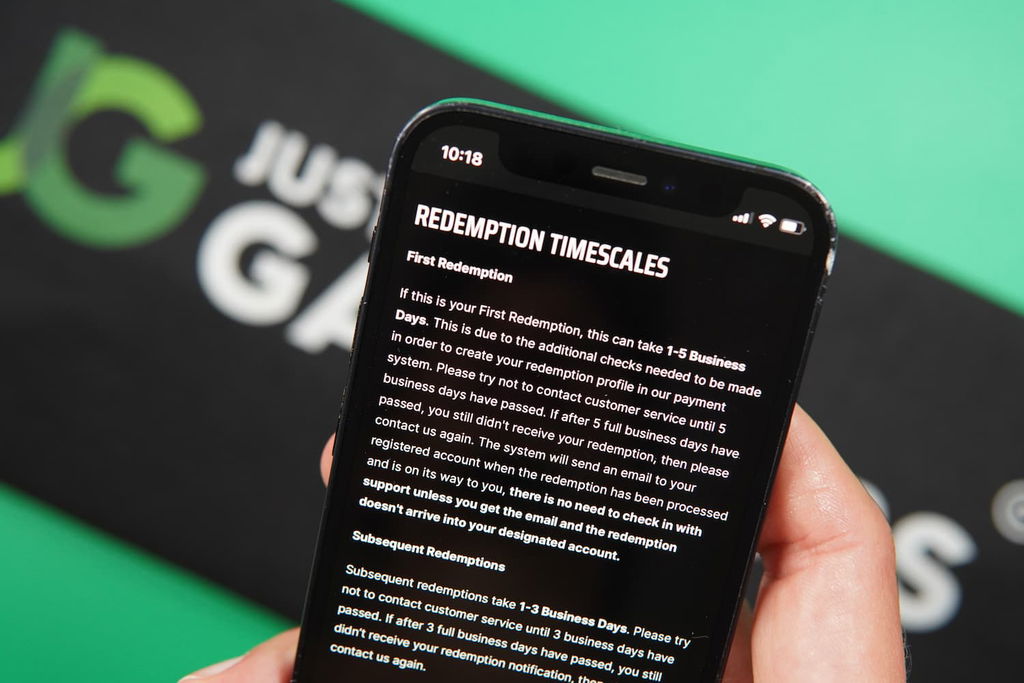 Patrik Lidin holding an iPhone with the Rolla casino redemptions page loaded on the webpage.