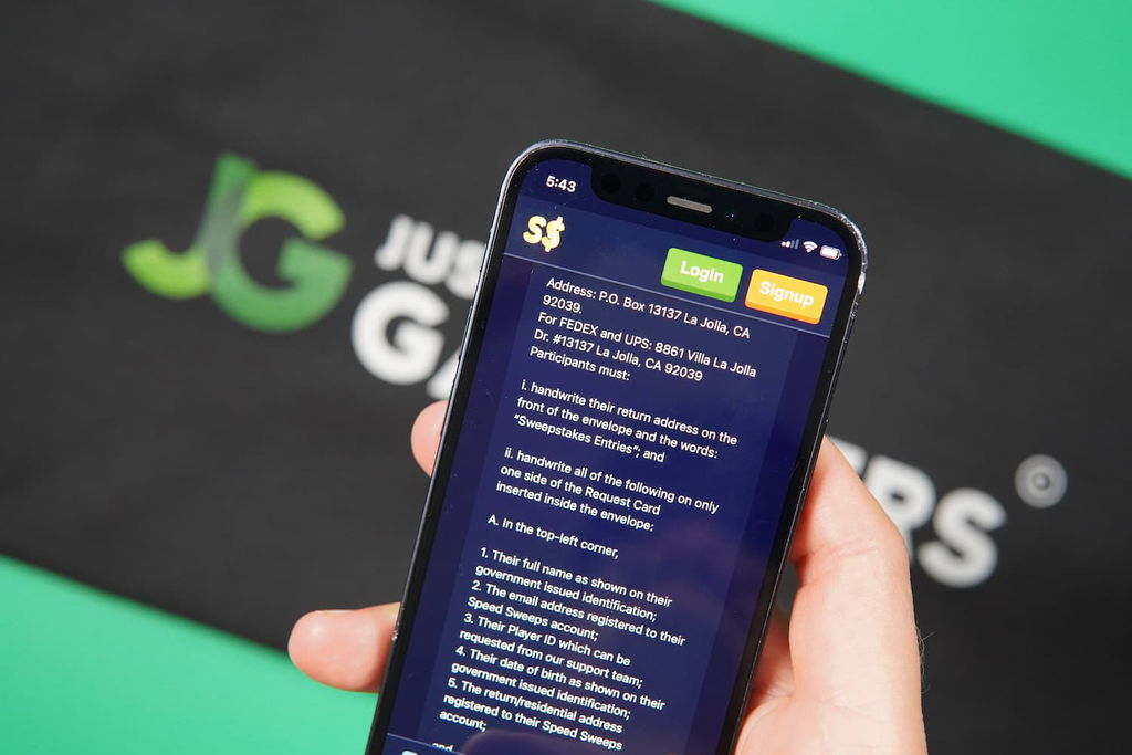 Patrik Lidin holding an iPhone with the SpeedSweeps casino AMOE page loaded on the webpage.