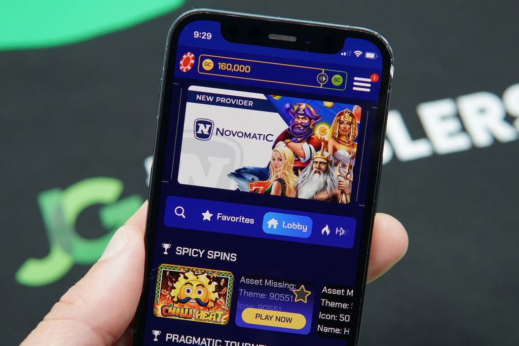 Patrik Lidin holding an iPhone with the Sportzino casino landing page loaded on the webpage.