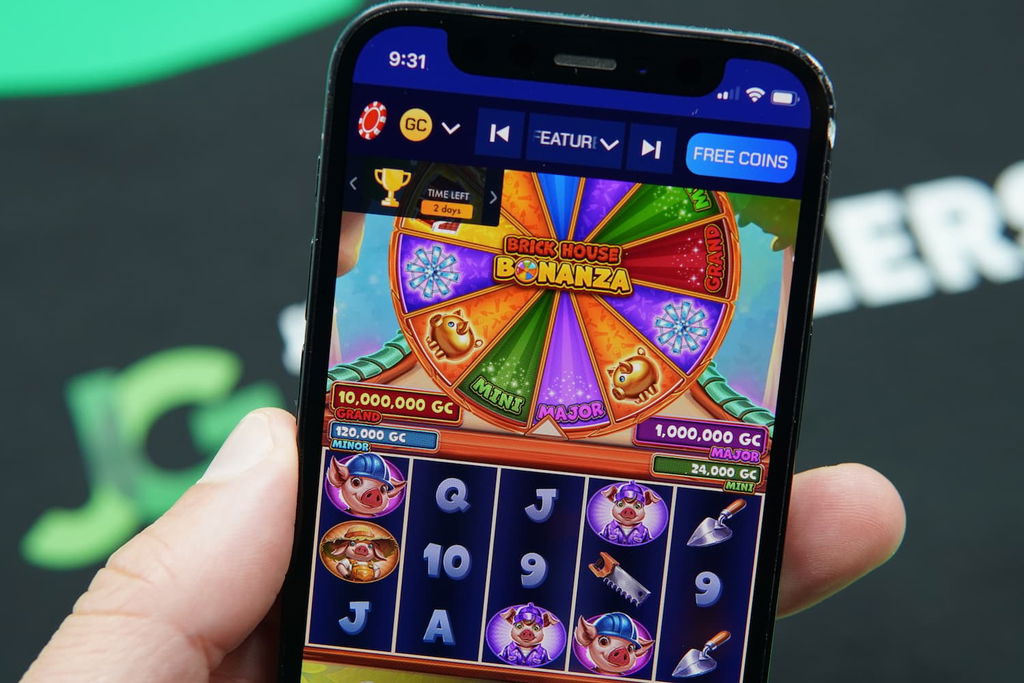 Patrik Lidin holding an iPhone with the Sportzino casino mobile in-game page loaded on the webpage.