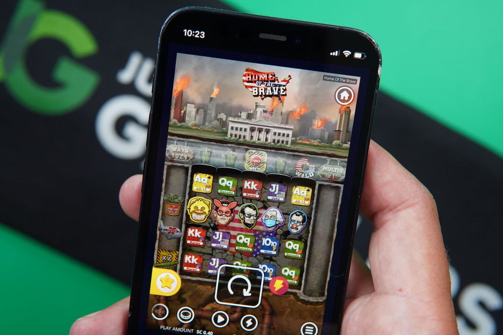 Patrik Lidin holding an iPhone with the Stackr casino in-game page loaded on the webpage.
