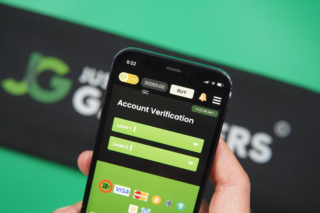 Patrik Lidin holding an iPhone with the Wild World Casino KYC page loaded on the webpage.