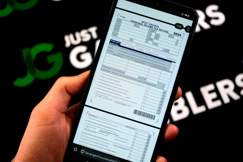 West Virginia online gambling tax guide: photo of IT-140 form.