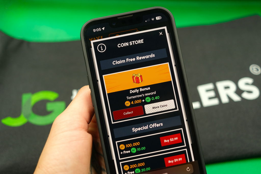 Patrik Lidin holding an iPhone with the Yay casino daily bonus page loaded on the webpage.